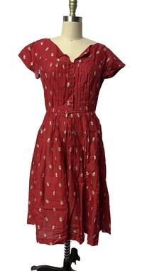 Vintage 1950s Red Fruit Hat Lady Novelty Print Pintuck Cotton Circle Skirt Dress